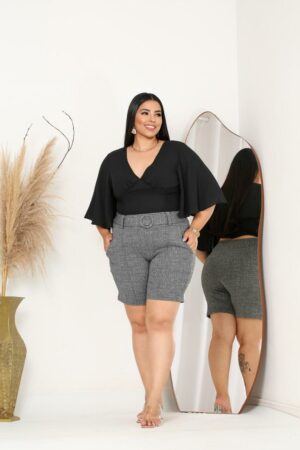 Shorts feminina plus Size jackar linho Cinza claro mesclado com cinto fixo
