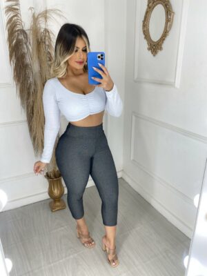 Capri jeans Cinza Grafite malha Cotton feminina com todo o conforto e cheia de charme