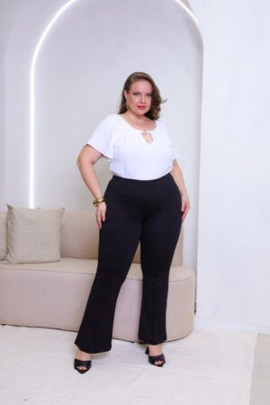 Calça Flare jackar linho no Plus Size com bolso atrás - Preto liso
